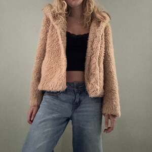 ASOS Faux Fur Teddy Jacket Tan Size 0 Cropped Fluffy Cozy Hooded Coat Fall